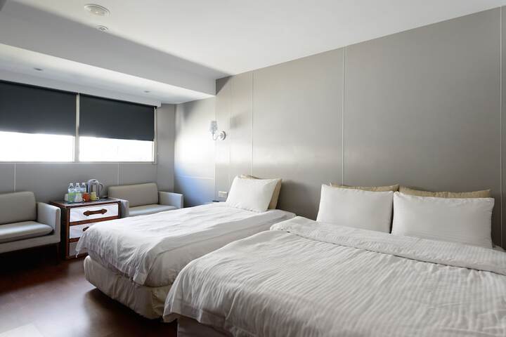 Room 5 of 32