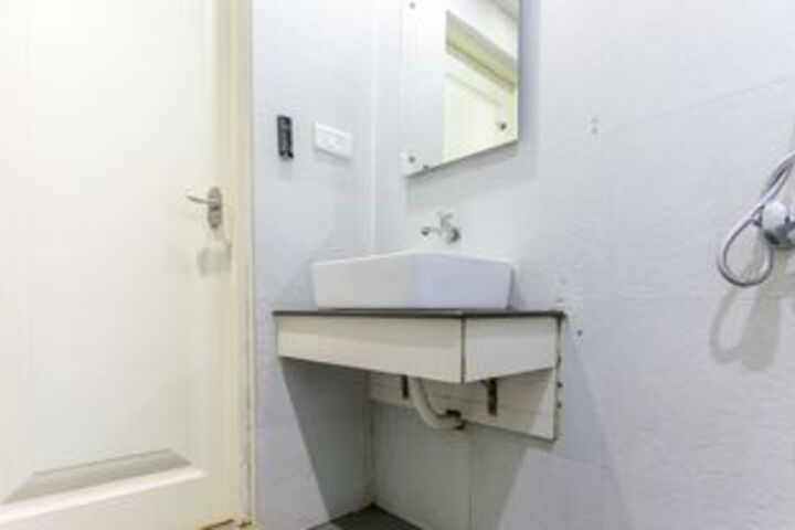 Room 5 of 33