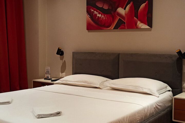 Room 12 of 30