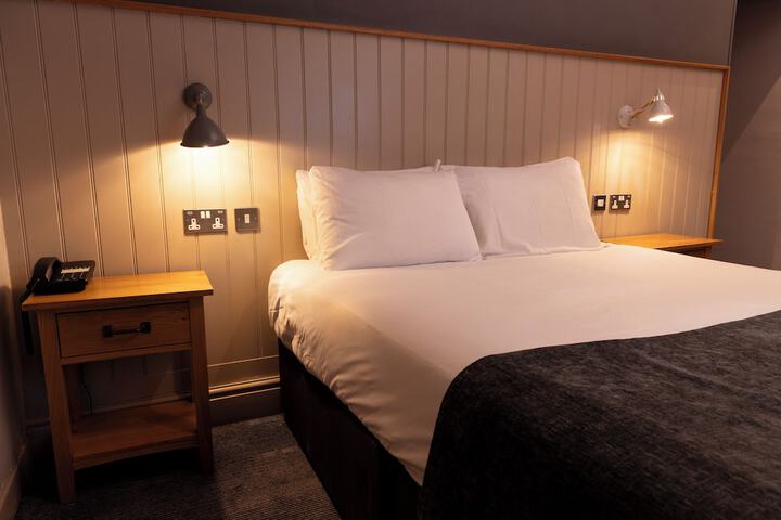 Room 8 of 40