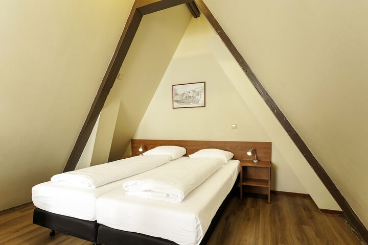 Room 28 of 118