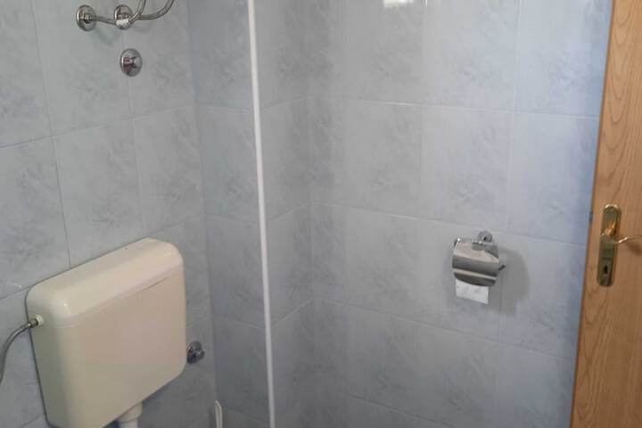 Room 42 of 63