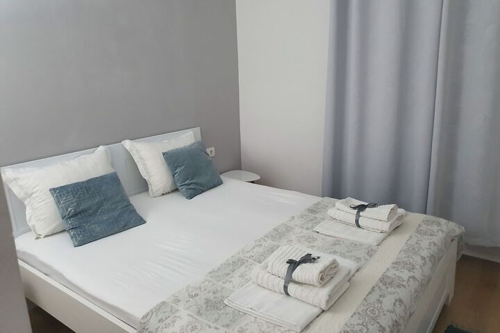 Room 3 of 47