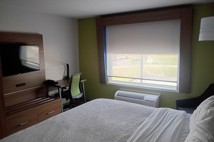 Room 11 of 36