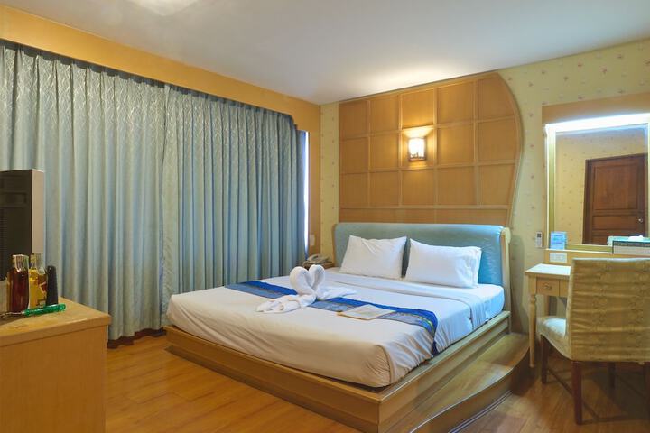 Room 6 of 34