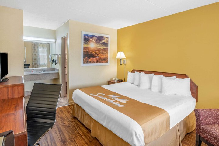 1 King Bed (8 of 8)