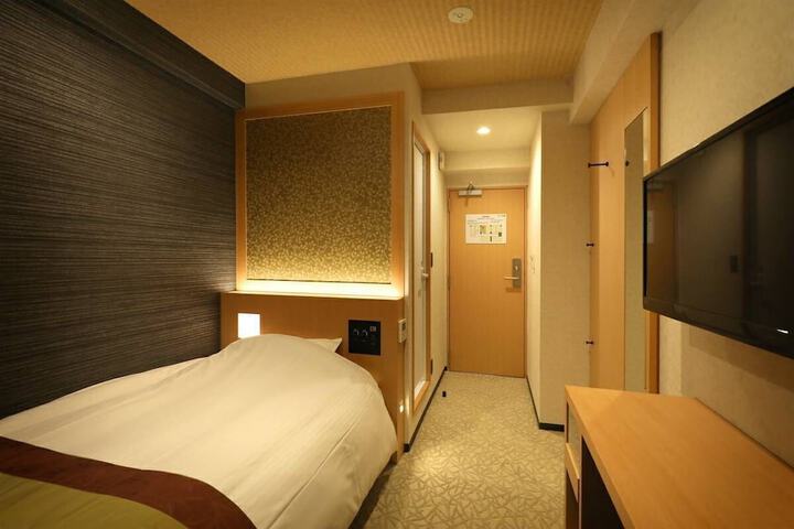 Room 4 of 38