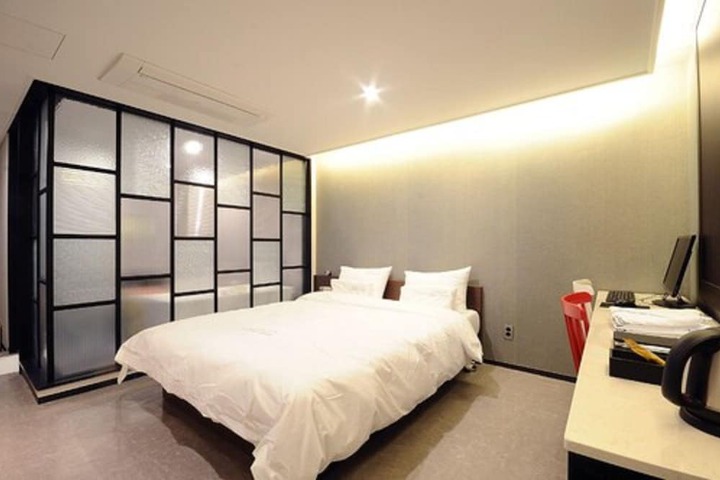 Room 22 of 32