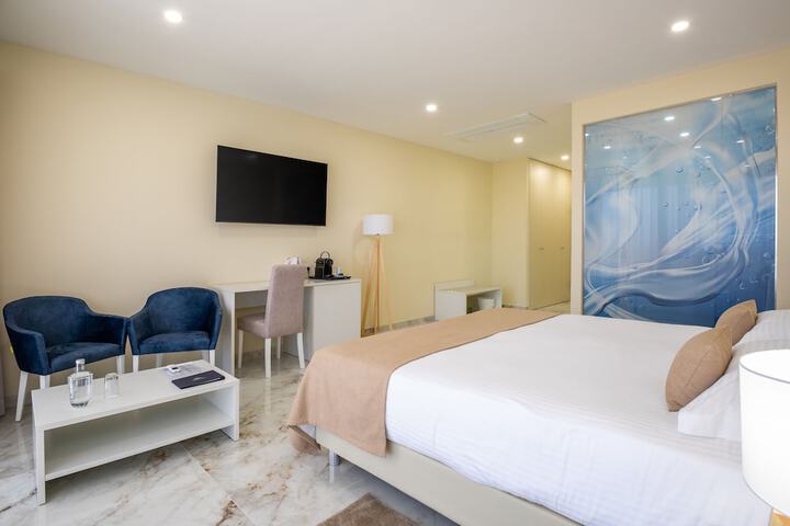 Room 44 of 157