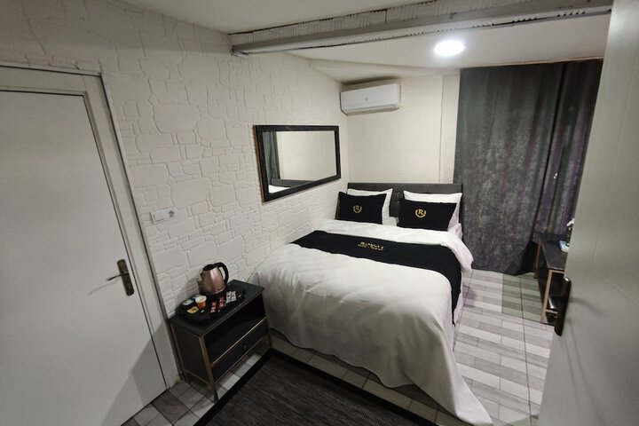 Room 18 of 71