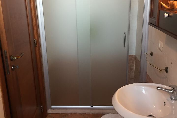 Room 16 of 46