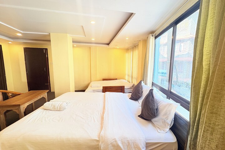 Room 17 of 28