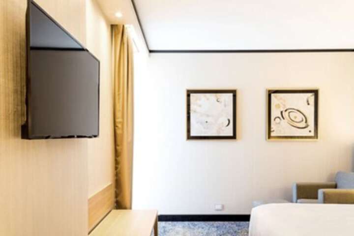 Room 8 of 89