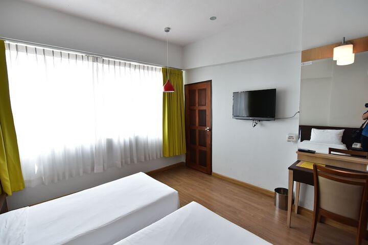 Room 27 of 84