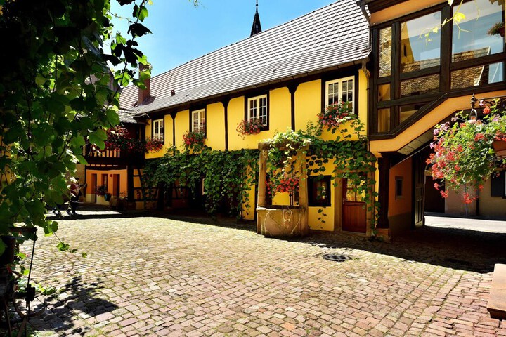 Hotel Exterior 96 of 101
