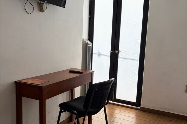 Room 153 of 242