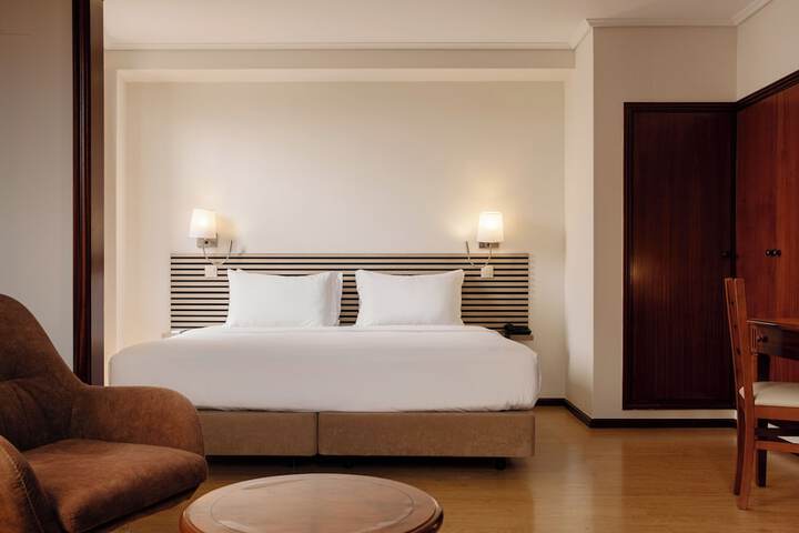 Room 27 of 53