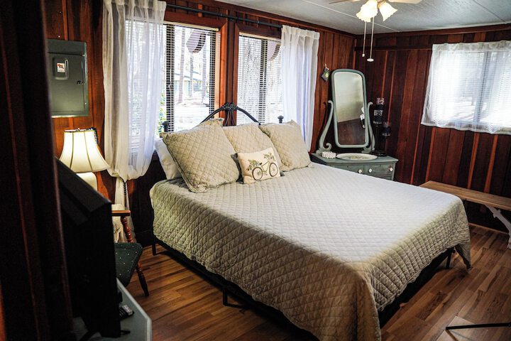 Room 40 of 232