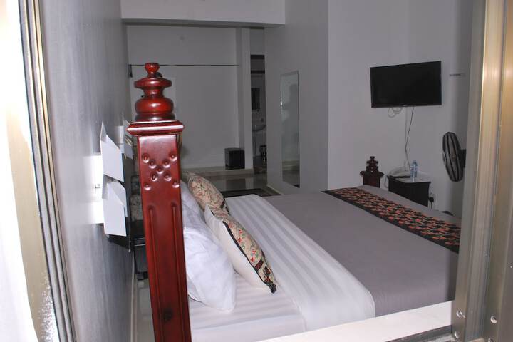 Room 4 of 182