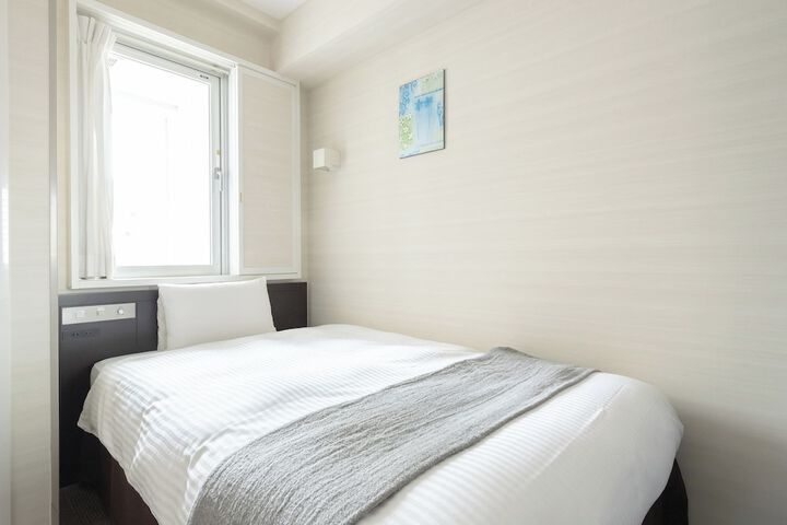 Room 18 of 102