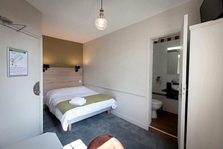 Room 6 of 30