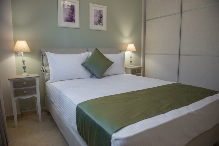 Room 7 of 27