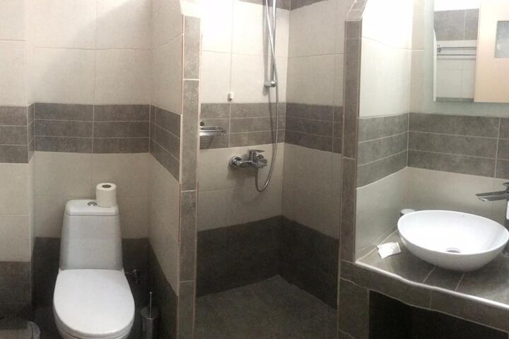 Room 33 of 46