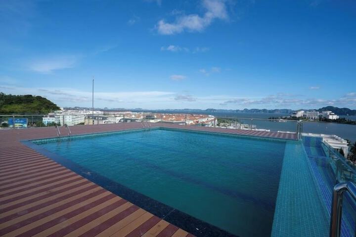 Pool 44 of 50
