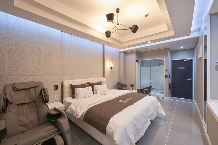 Room 21 of 61