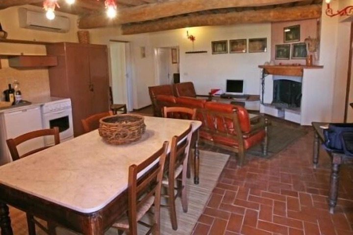 Room 10 of 24