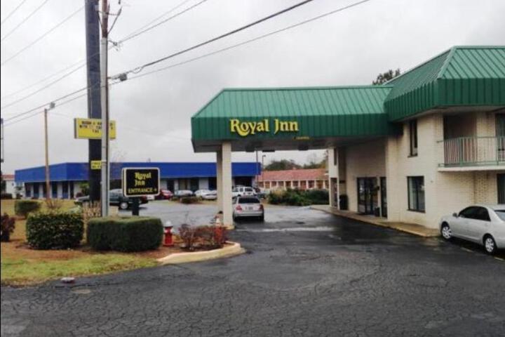 Royal Inn Columbia / Fort Jackson