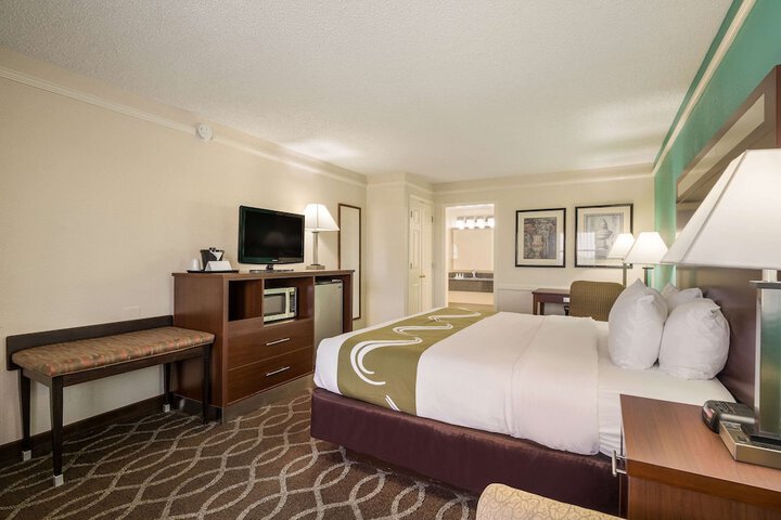 1 King Bed (6 of 13)