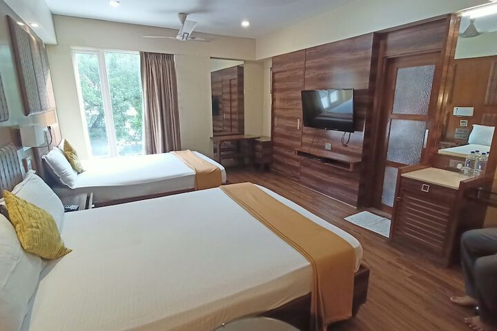 Room 15 of 36
