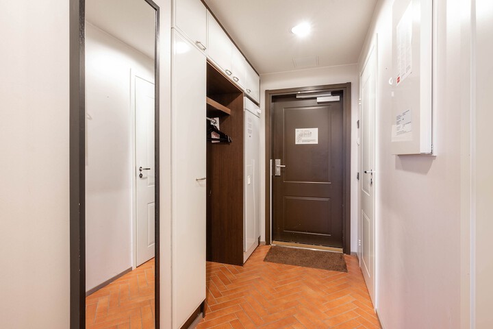 Room 27 of 157