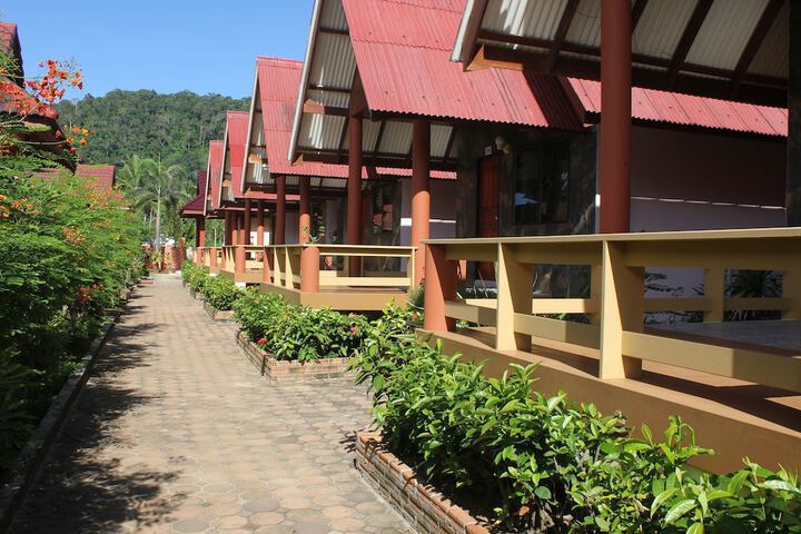 Hotel Exterior 76 of 100