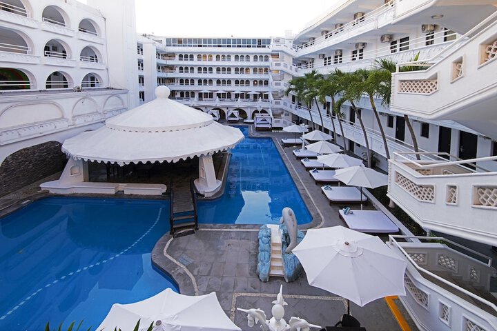 Pool Hotel