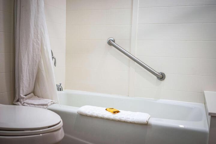 1 King Bed Sofa Bed Microwave and Refrigerator WiFi Full Breakfast (7 of 33)