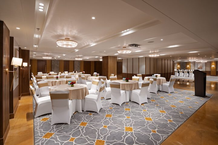 Ballroom/Hall 67 of 78