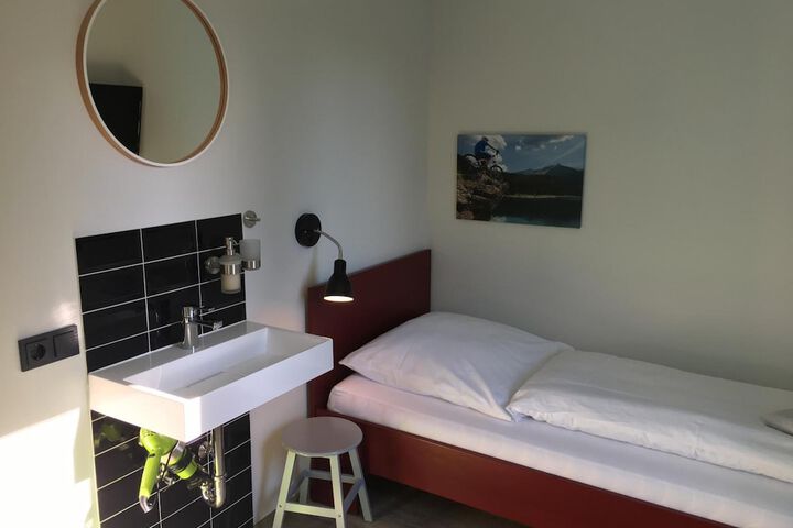Room 5 of 31