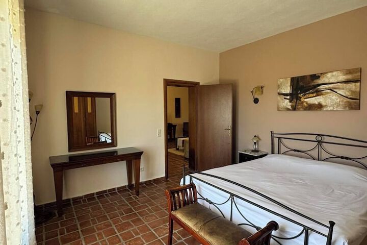 Room 12 of 91