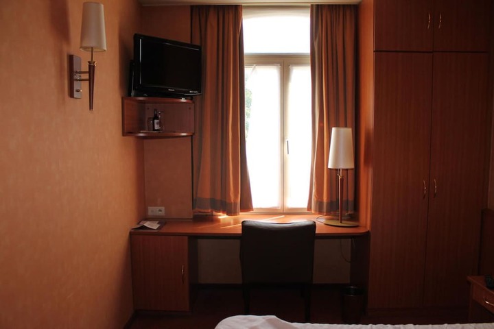 Room 10 of 51