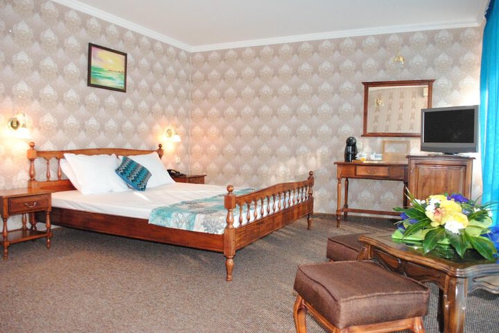 Room 15 of 51