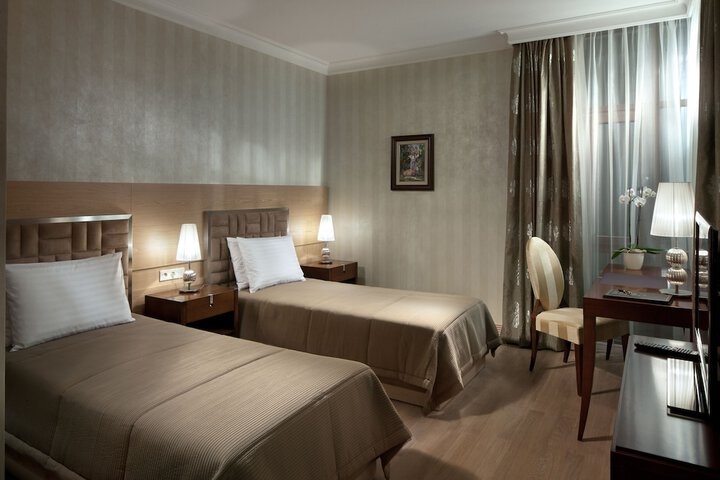 Room 5 of 108