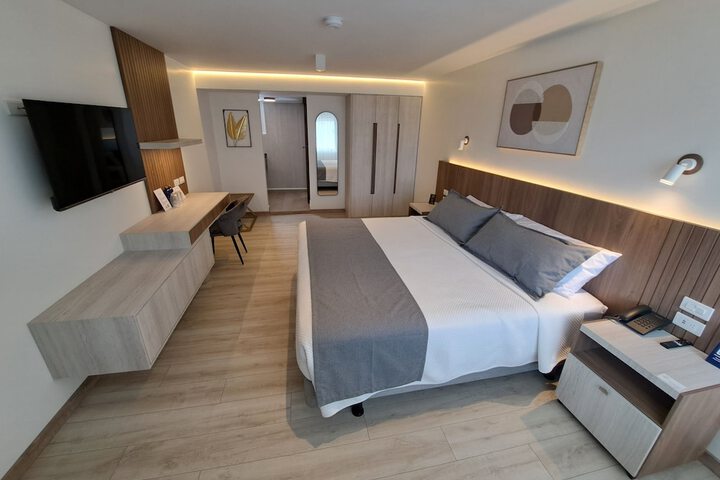 Room 15 of 27