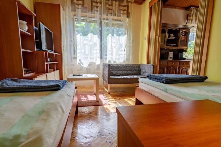 Room 4 of 62