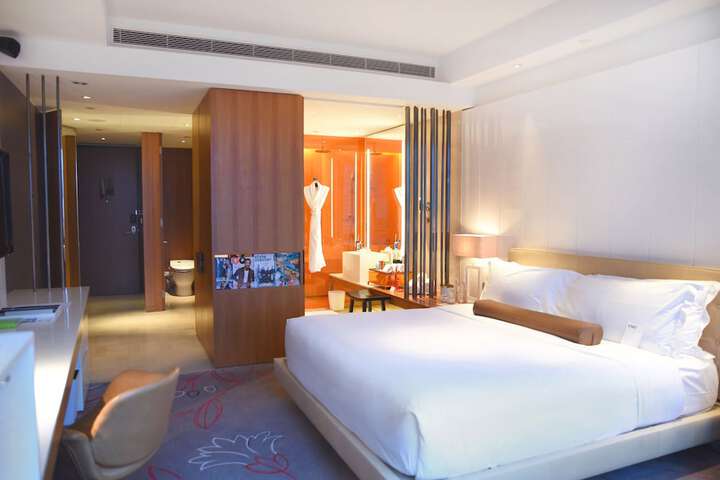 Room 7 of 182
