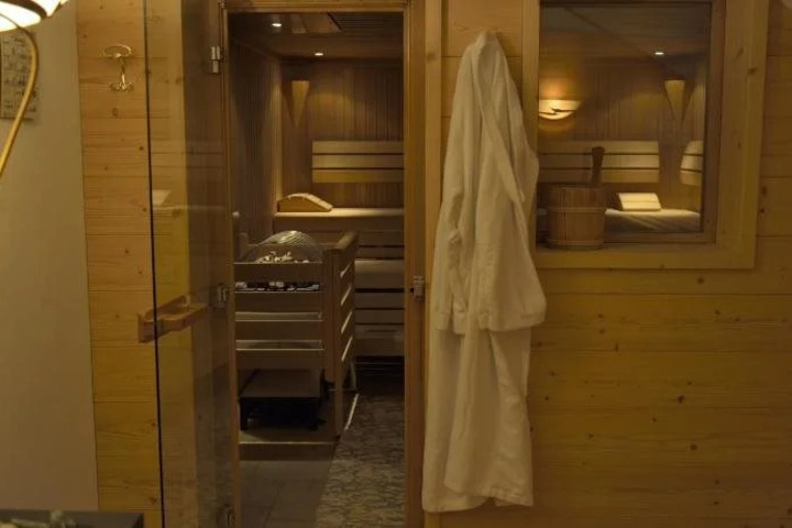 Room 8 of 27