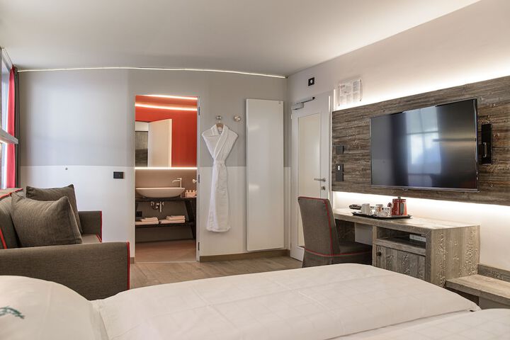Room 5 of 50