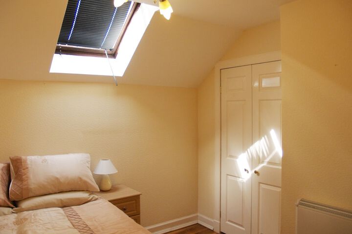 Room 4 of 27