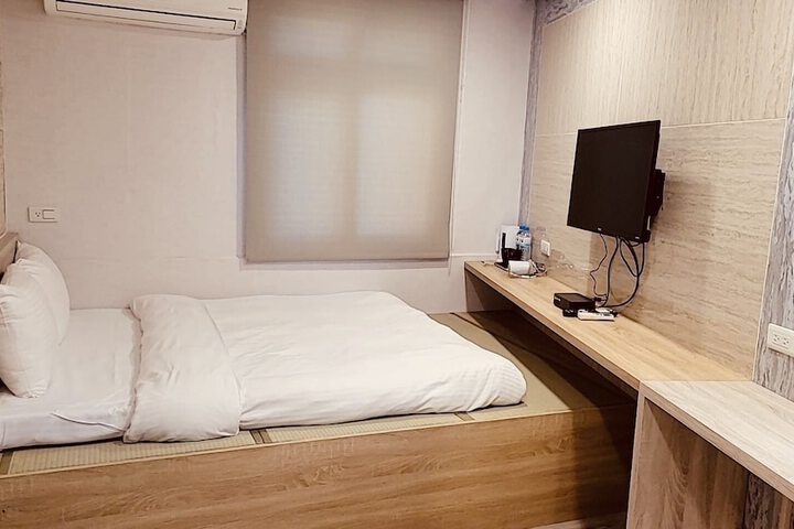 Room 13 of 38